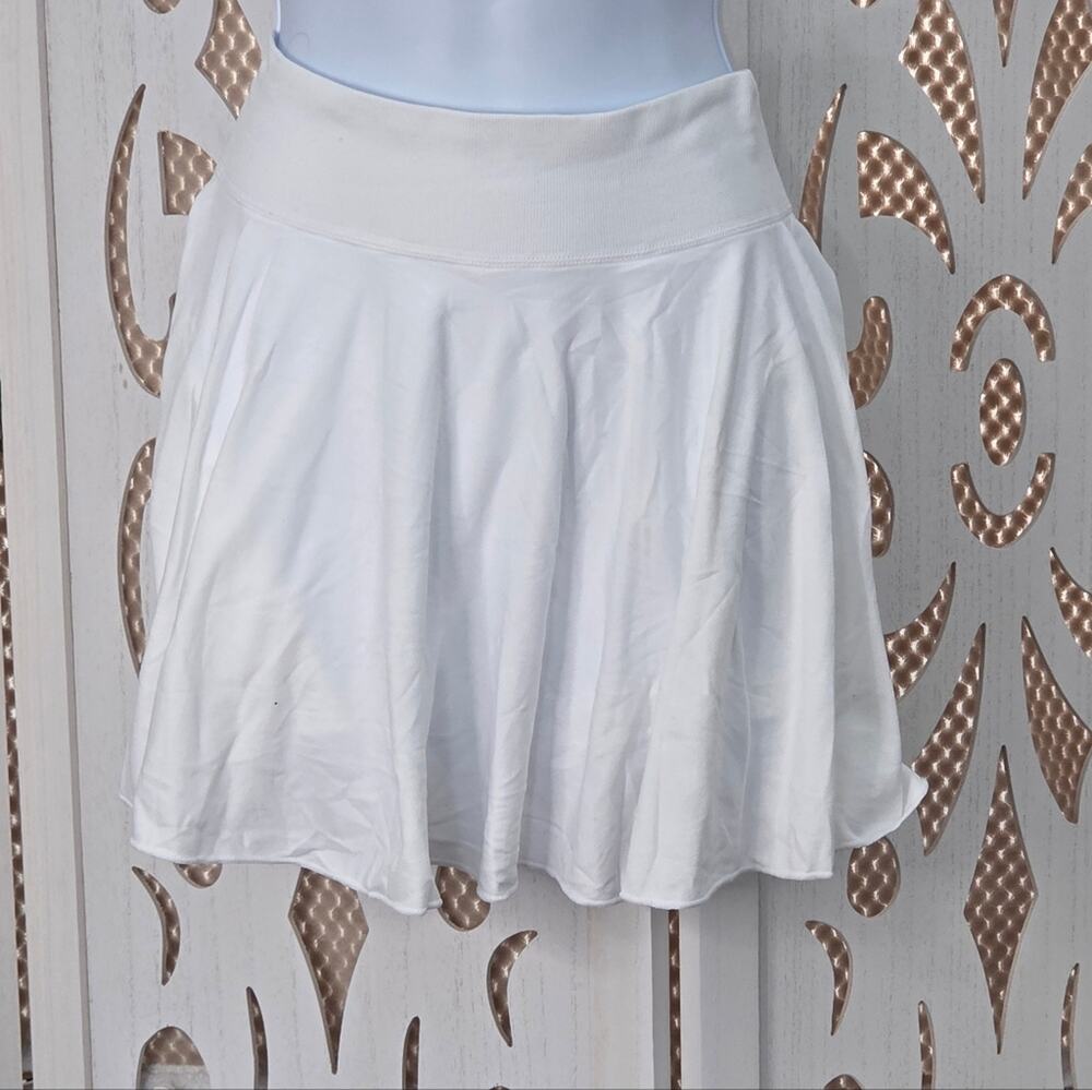 OQQ White Tennis Skort Medium High Waist Athletic Built In Shorts Pockets NWOT